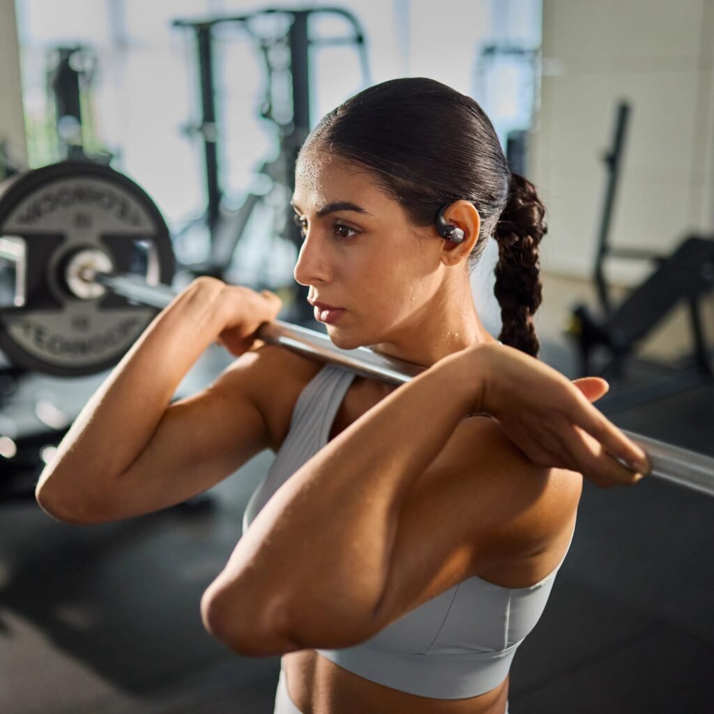 Shokz OpenFit 2+ Grey — Tehnoloģija, kas strādā tavā labā